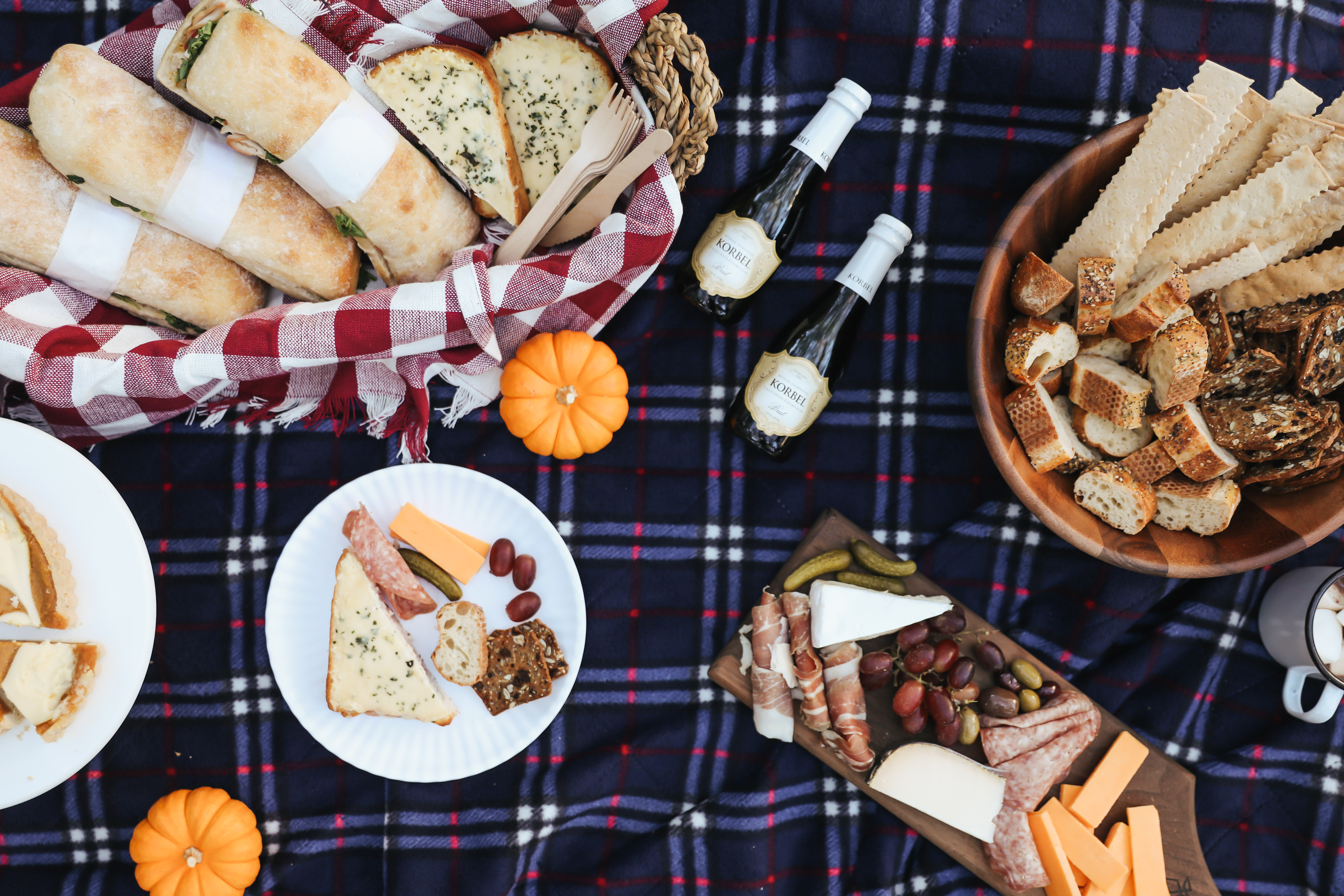 A Friendsgiving Picnic with Help from Uber.