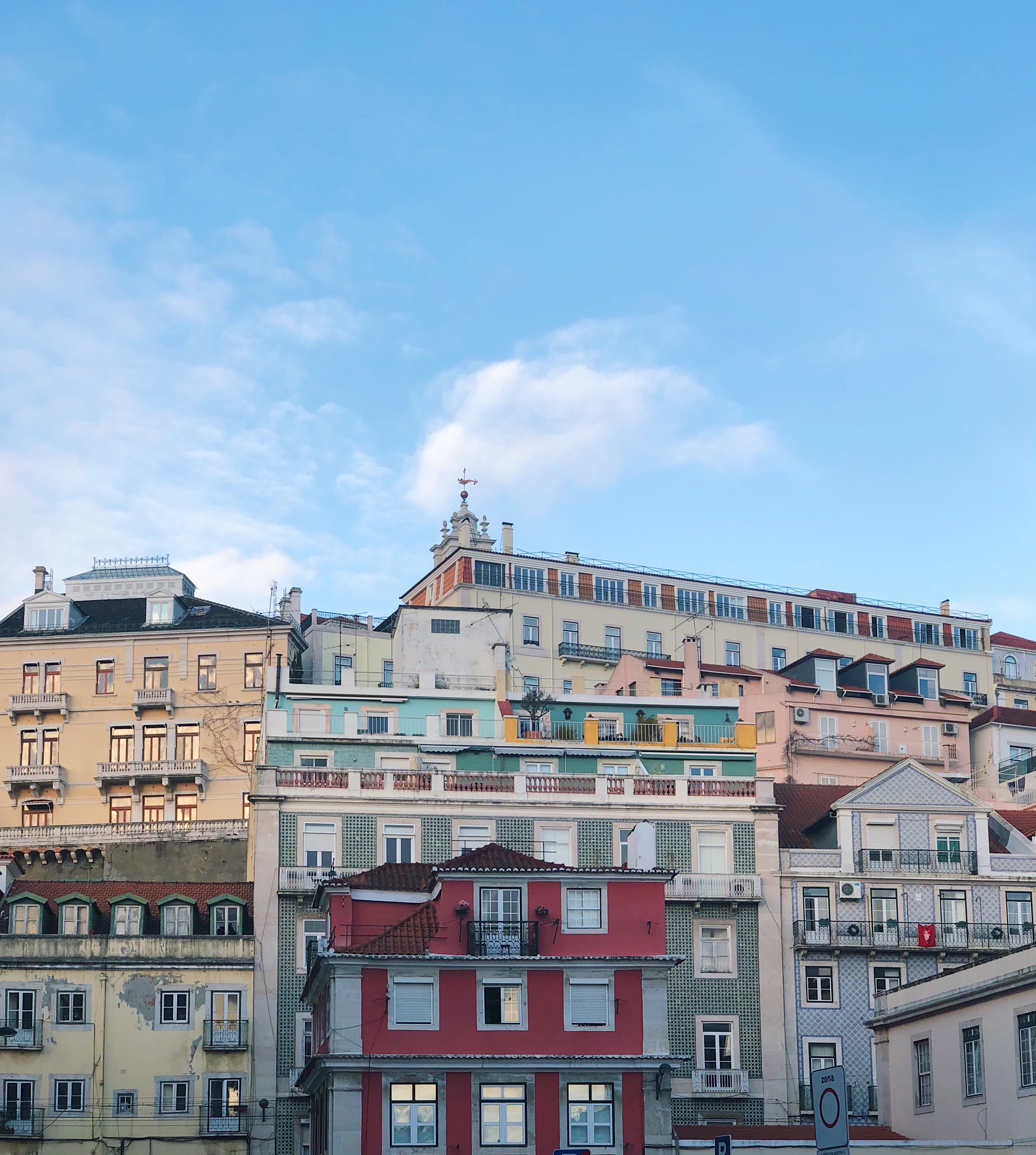 Lisbon & Porto Travel Guide.